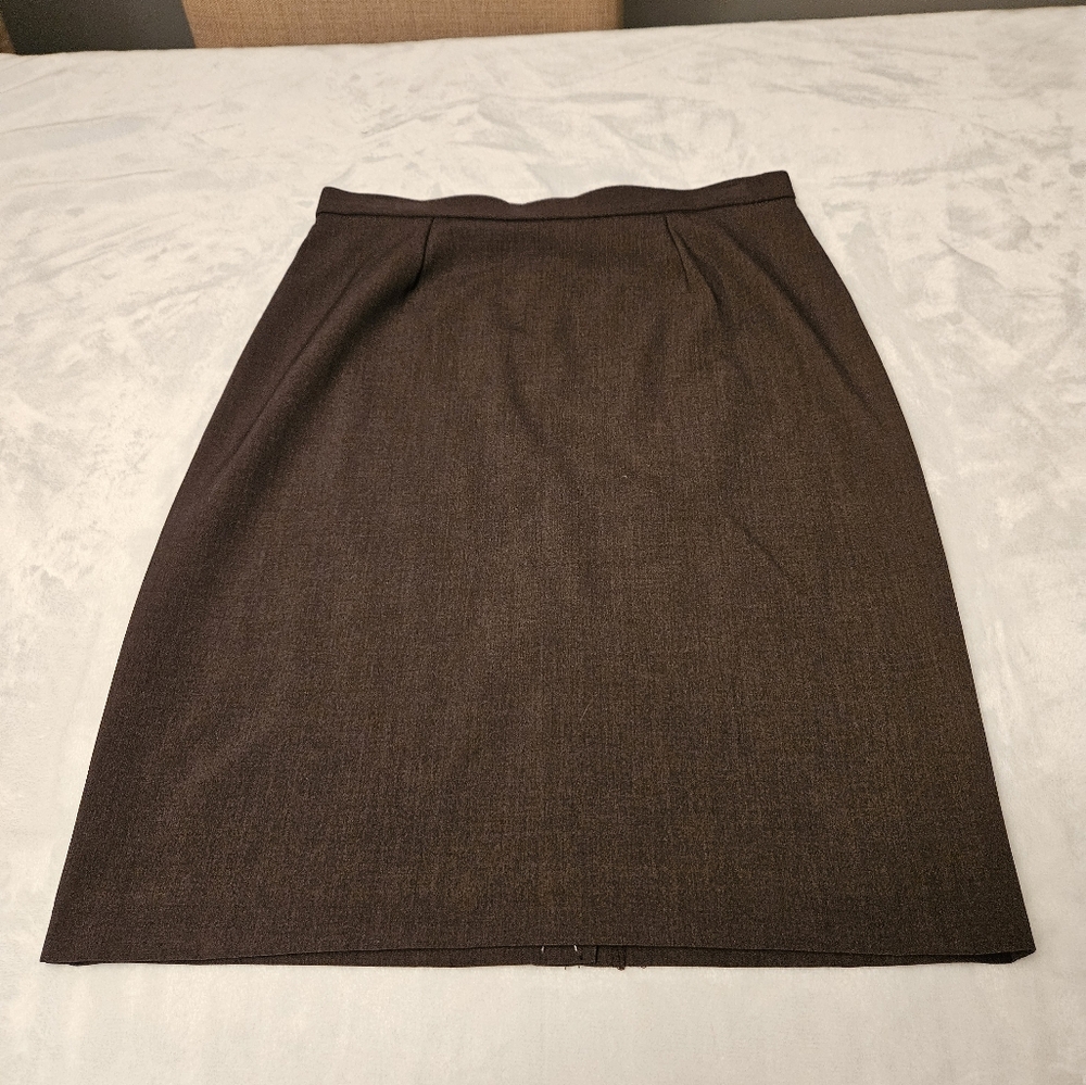 2 skirts (brown & white) - Picture 2 of 8